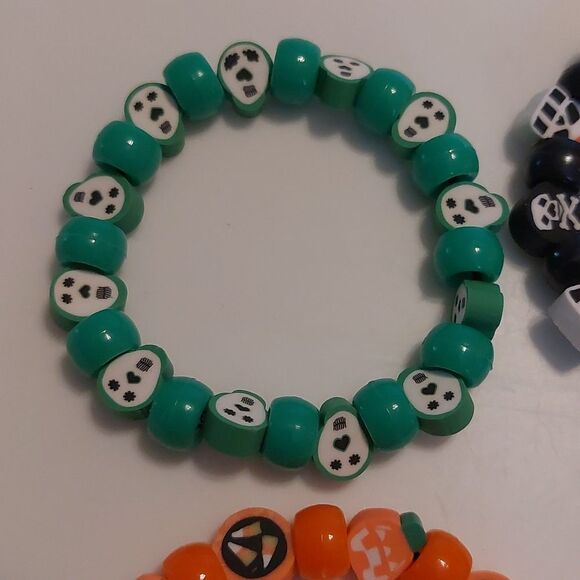 Bundle Lot of 4 Bracelets Assorted Sizes Stackable Halloween Themed - Picture 2 of 11